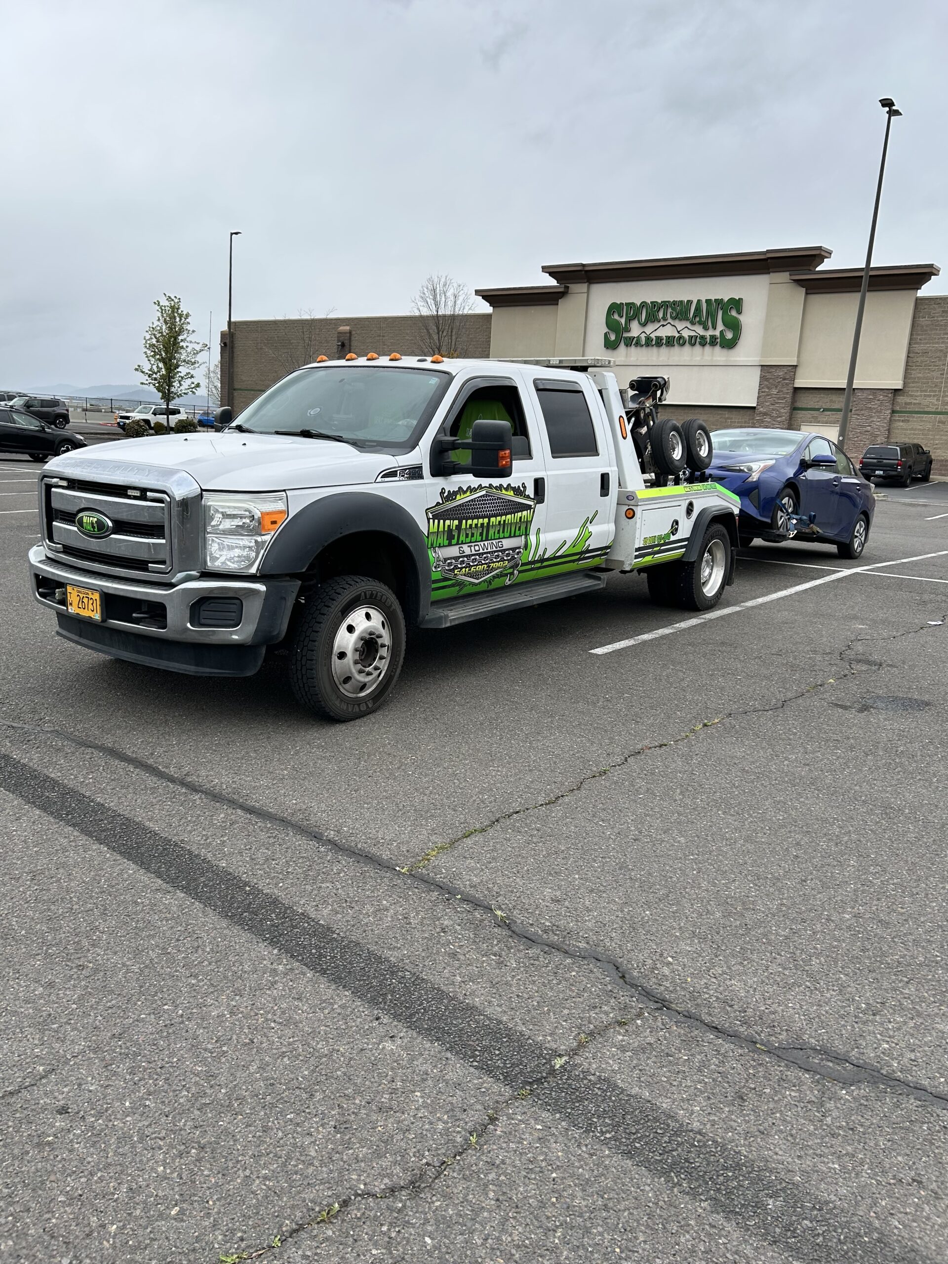 Safe Toyota Prius Tow from Sportsman’s Warehouse in Medford to Merlin, OR
